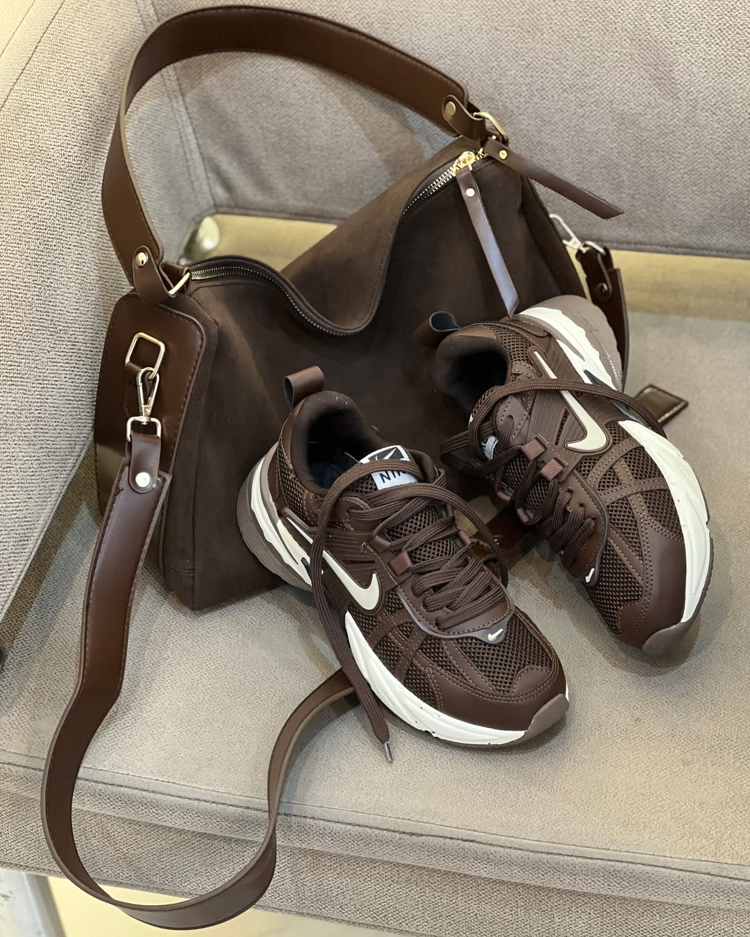 کفش کتانی وی تو کی v2k