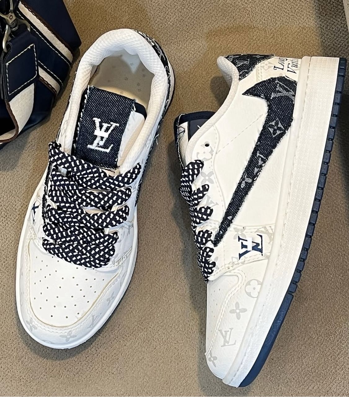 کفش ونس ال وی  سفید LV