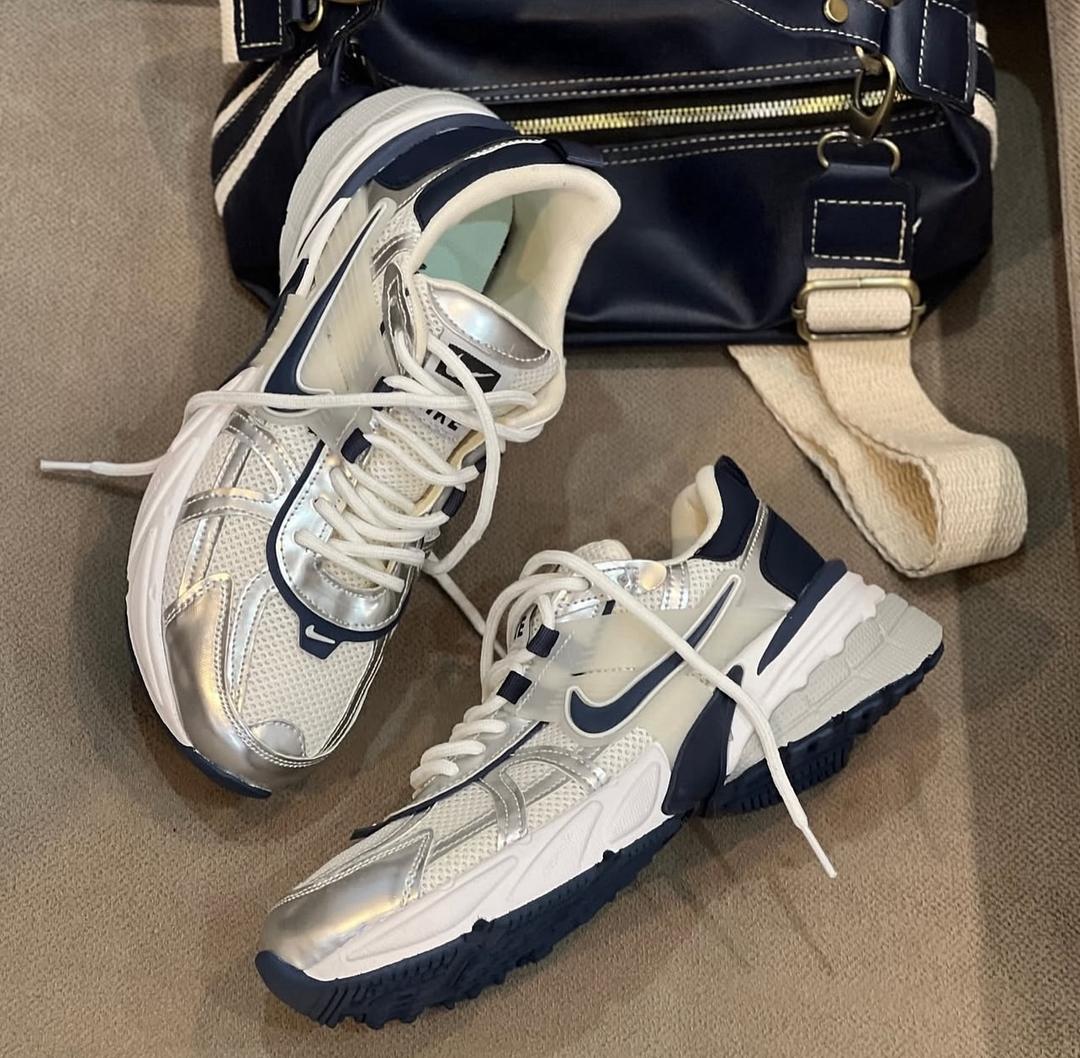 کفش کتانی طرح وی تو کی v2k سرمه ای نقره ای