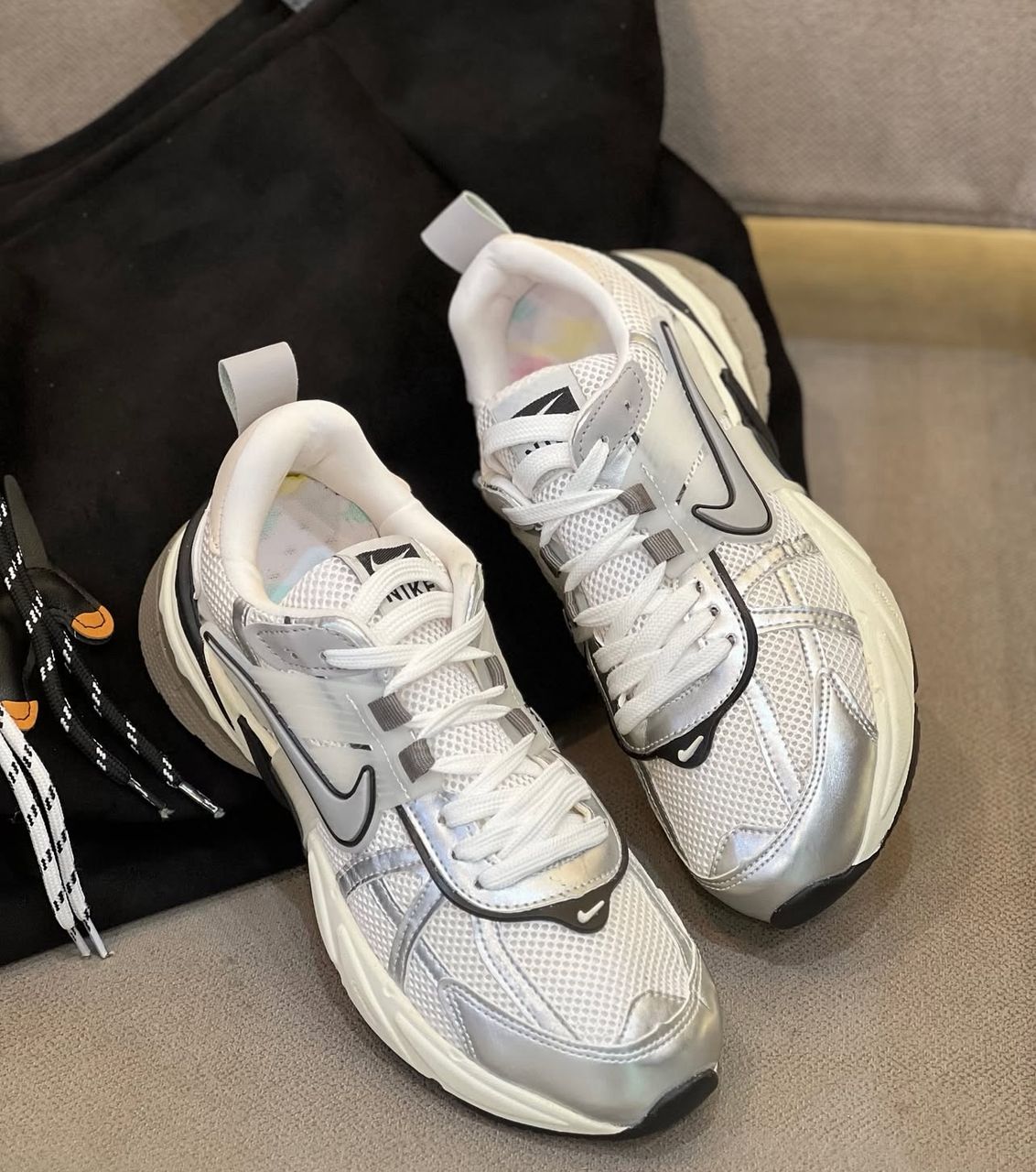 کفش کتانی زنانه سفید وی تو کی v2k